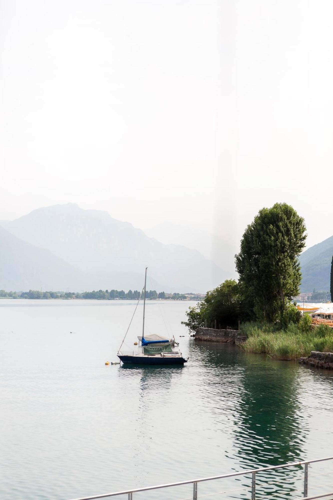 Lakefront Home Residenza Il Gallo In Riva Al Lago بيسوني المظهر الخارجي الصورة