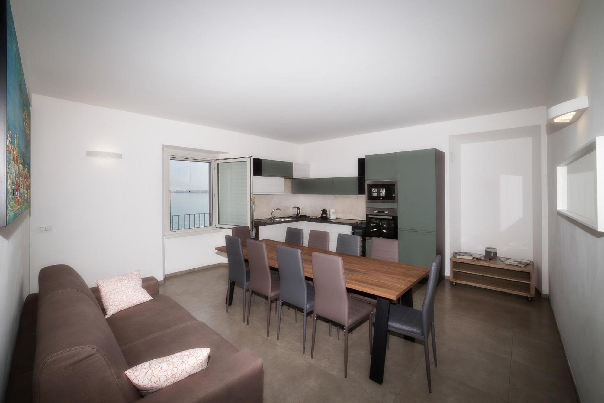 Lakefront Home Residenza Il Gallo In Riva Al Lago بيسوني المظهر الخارجي الصورة